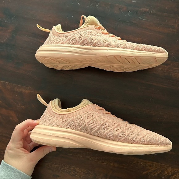 APL Techloom Phantom Sneakers in Faded Peach Size 9.5 $185 - Picture 10 of 11